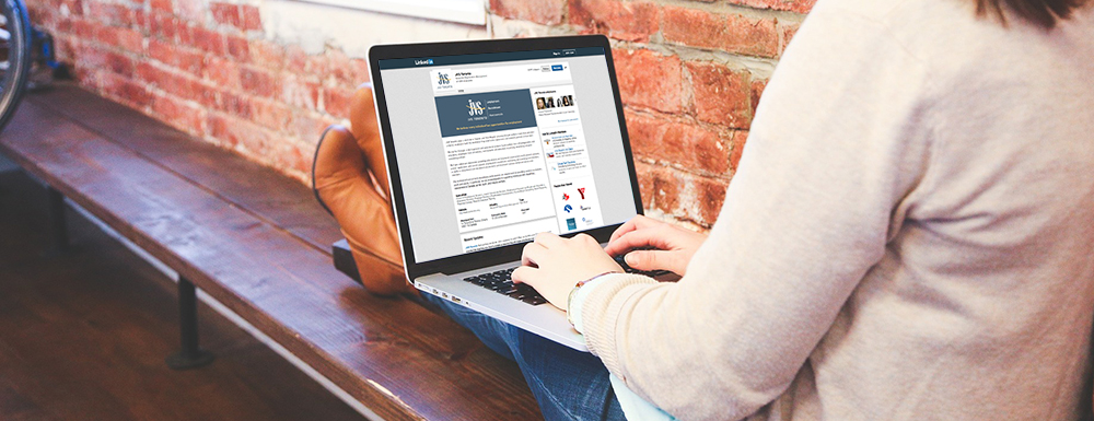 How To Use LinkedIn Company Pages to Enhance Your Job Search